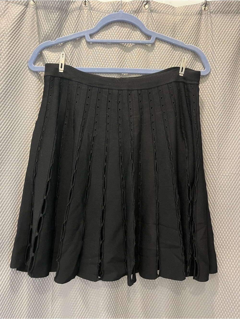 Alice + Olivia black pleated knit mini skirt - Medium